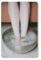 votre bain de pieds d'eau salée pour vous debarrasser des energies negatives
