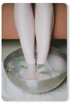 votre bain de pieds d'eau salée pour vous debarrasser des energies negatives